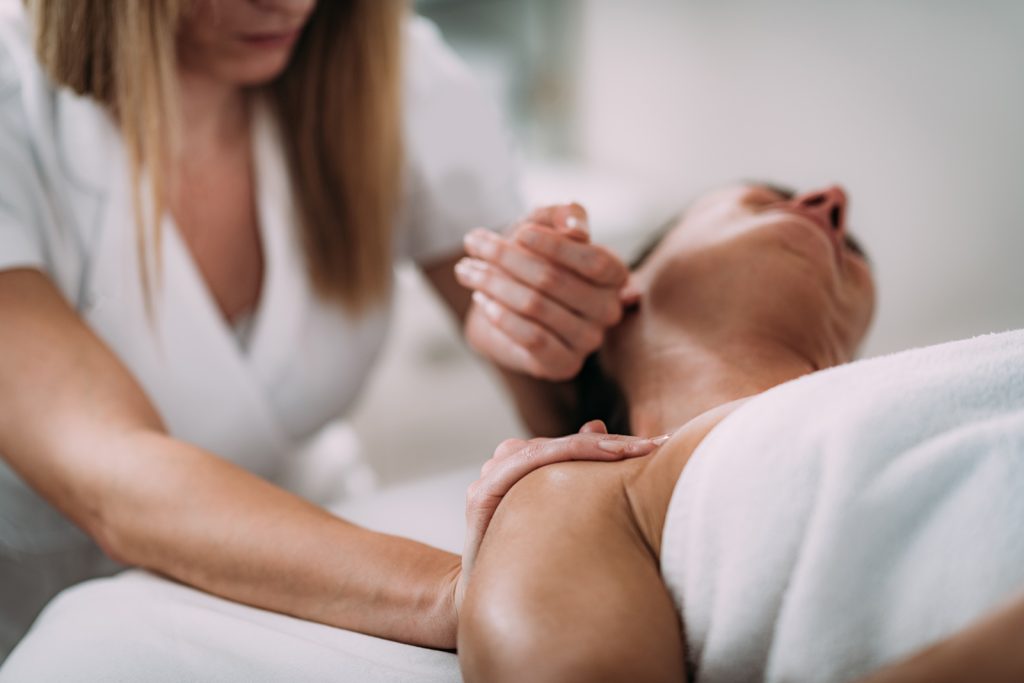 How to choose the right massage therapist for you?